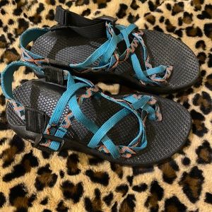 Size 6 Women’s Chacos